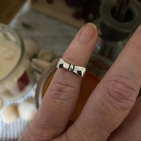 Sterling Silver Bow Toe Ring Midi Ring - Picture 3 of 4